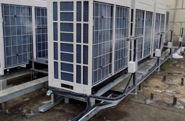 Cảnh Giác Với Việc Phun Sương Cho Cục Nóng Điều Hòa: Có Thực Sự Tiết Kiệm Điện?