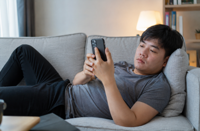 Cảm Nhận Thực Tế: Công Nghệ Hiện Đại Có Thể Khiến Chúng Ta Cảm Thấy Hạnh Phúc Hay Không?