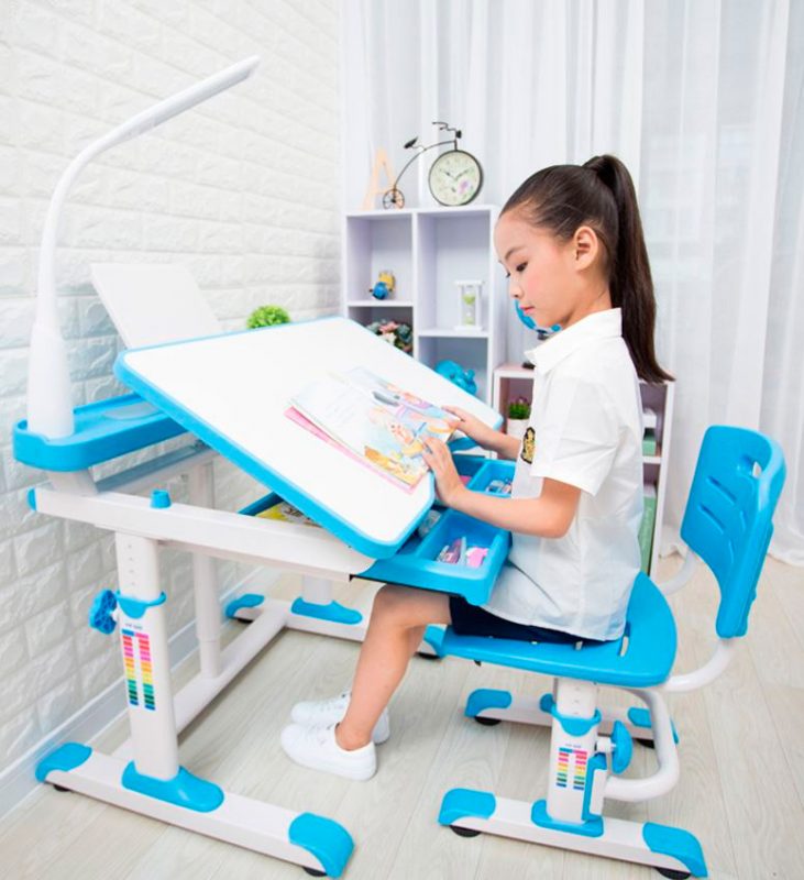 Bàn học chống gù cận, bảo vệ sức khỏe trẻ thơ. Bàn học chống gù cận, bảo vệ sức khỏe trẻ thơ.