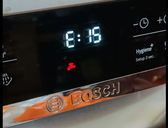 Giải Quyết Vấn Đề Máy Rửa Bát Bosch Hiển Thị Mã Lỗi E15 Và Biểu Tượng Vòi Nước Đỏ