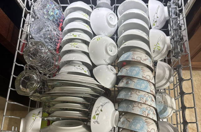 Tối Ưu Hóa Cách Sắp Xếp Bát Đĩa Trong Máy Rửa Bát Để Đảm Bảo Hiệu Quả Cao Nhất