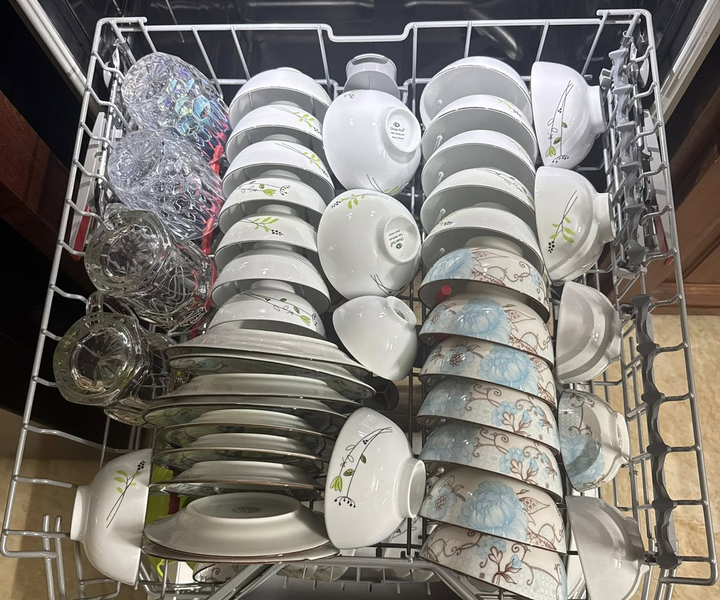 Tối Ưu Hóa Cách Sắp Xếp Bát Đĩa Trong Máy Rửa Bát Để Đảm Bảo Hiệu Quả Cao Nhất