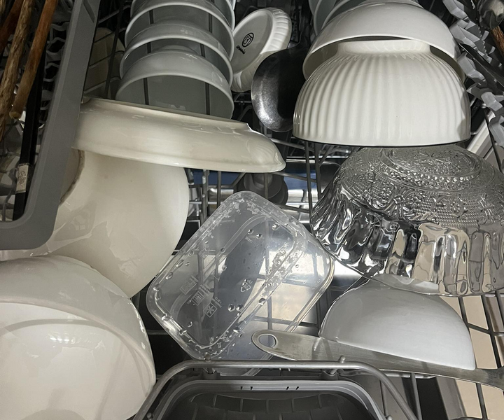 Nước Trợ Xả Trong Máy Rửa Bát: Thực Hư Về An Toàn Sức Khỏe