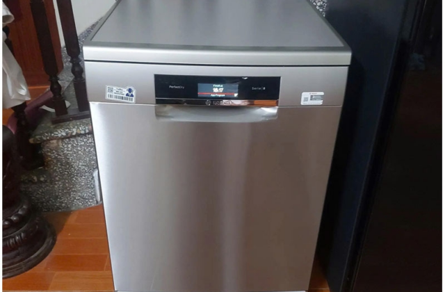 Giải Thích Tại Sao Máy Rửa Bát Bosch Serie 8 Không Tự Động Hé Cửa Sau Khi Rửa