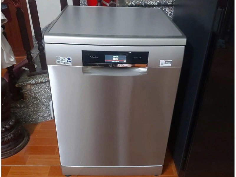 Giải Thích Tại Sao Máy Rửa Bát Bosch Serie 8 Không Tự Động Hé Cửa Sau Khi Rửa