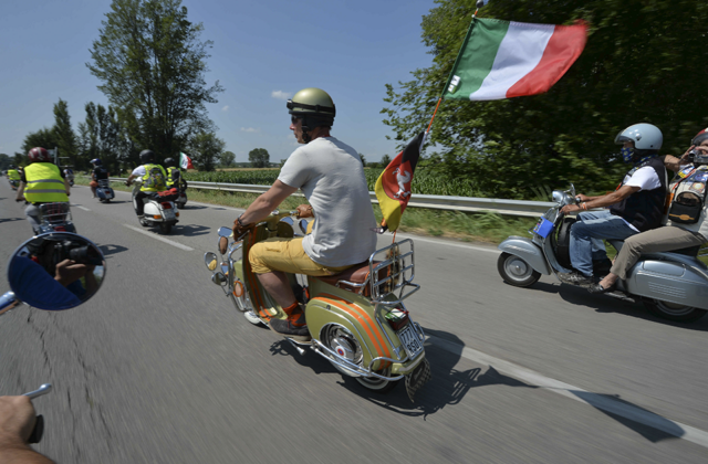 Rome Đón Chào Lễ Kỷ Niệm Vespa Lớn Nhất Lịch Sử