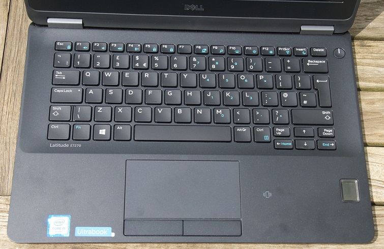 ban-phim-7270 Dell Latitude E7270 với 6 hàng phím cùng led phím để làm việc ban đêm