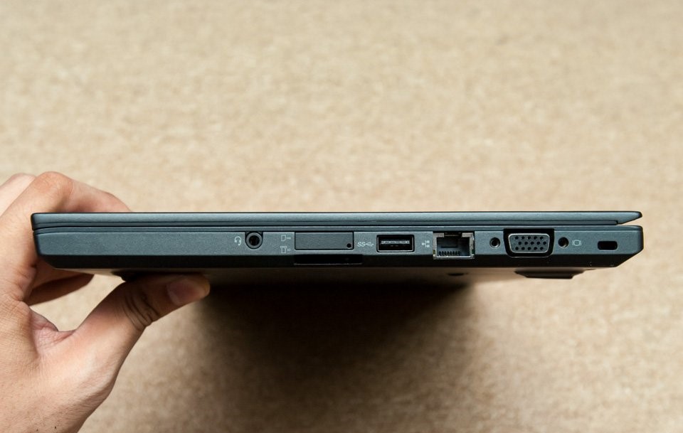 cong-ket-noi-t450s Cổng kết nối của T450s khá đầy đủ