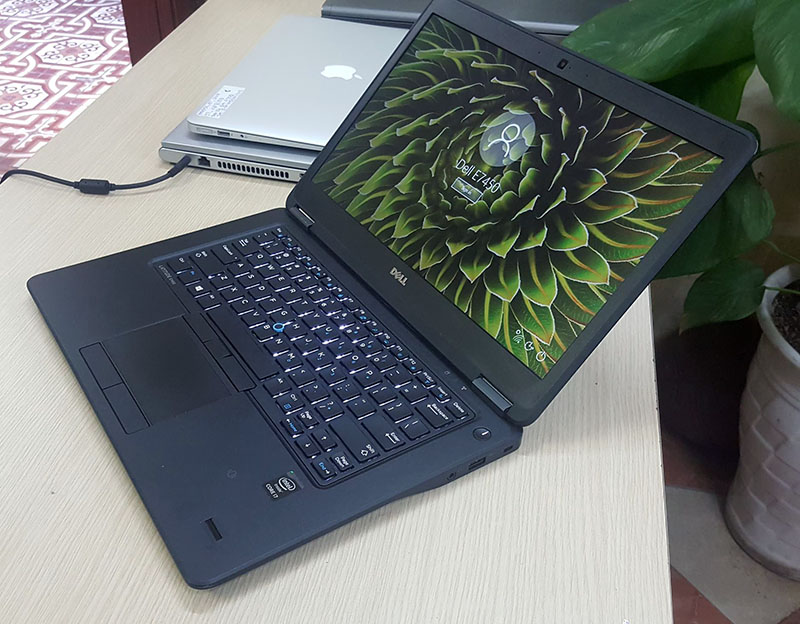 Dell E7450 toát lên sự thanh lịch, đẳng cấp của chiếc laptop mỏng nhẹ