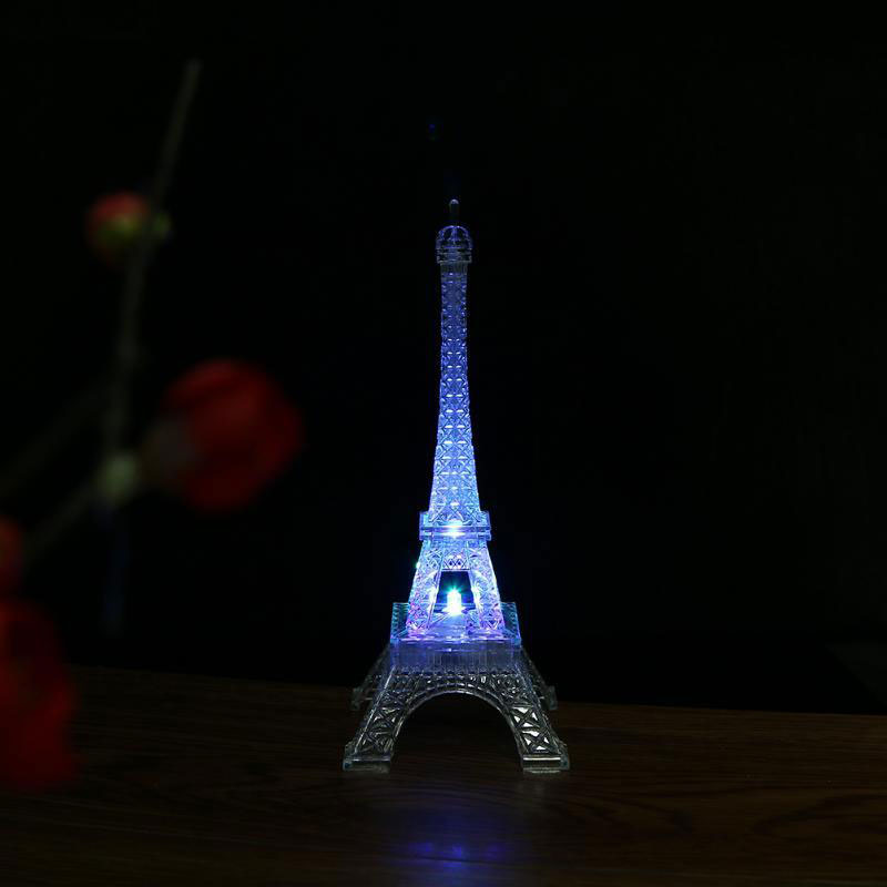 Đèn ngủ 3D với nhiều hình dáng và màu sắc khác nhau.