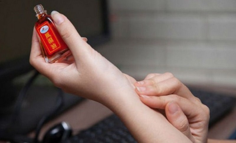 Những Giải Pháp An Toàn Để Đuổi Và Diệt Muỗi Tại Nhà 5 Đuổi và diệt muỗi bằng dầu gió