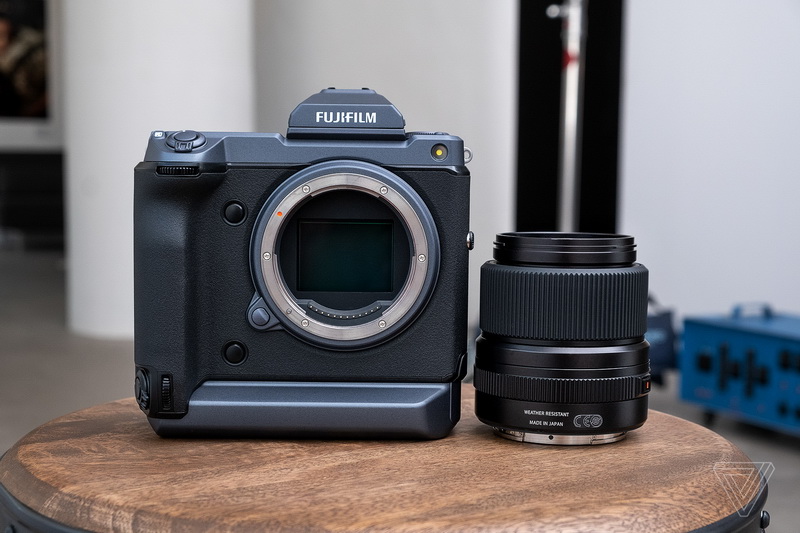 fujifilm-gfx100 Máy ảnh Fujifilm GFX100