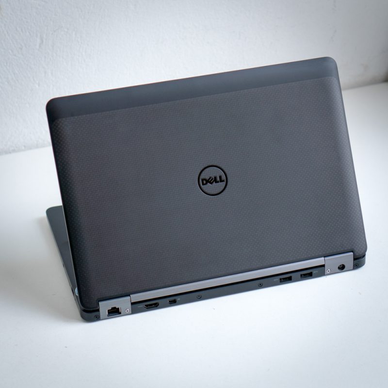 mat-7270-800x800-1 Mặt Dell Latitude E7270 phủ một màu đen với logo Dell đặc trưng